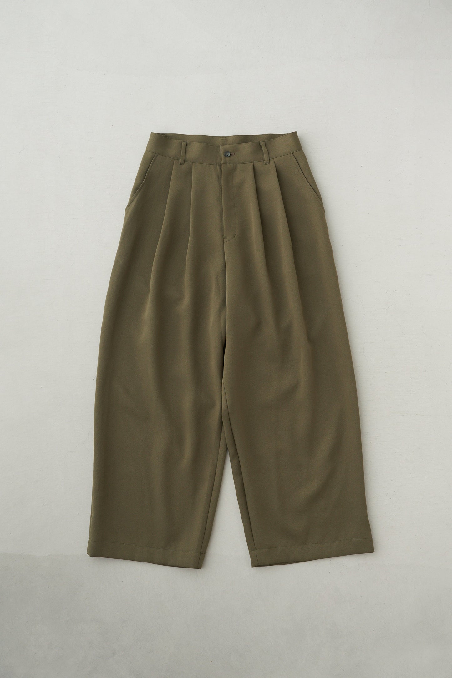 STANDARD / man-made twill | TUCK WIDE PANTS color