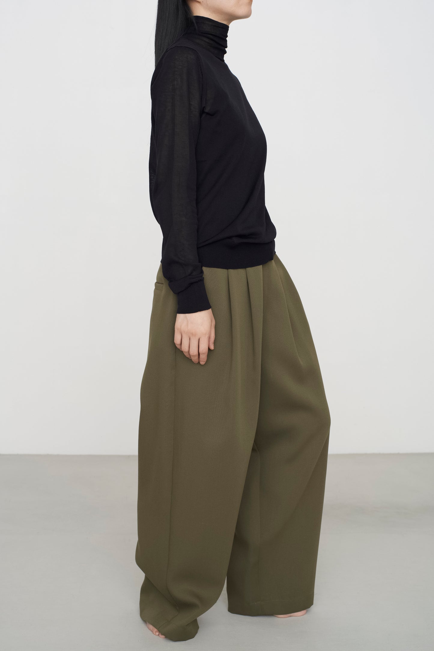 SKIN KNIT | TURTLE NECK black