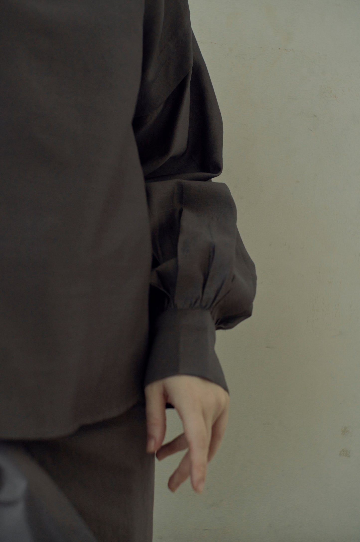 STANDARD / chanderi silk | PUFF SLEEVE BLOUSE gray