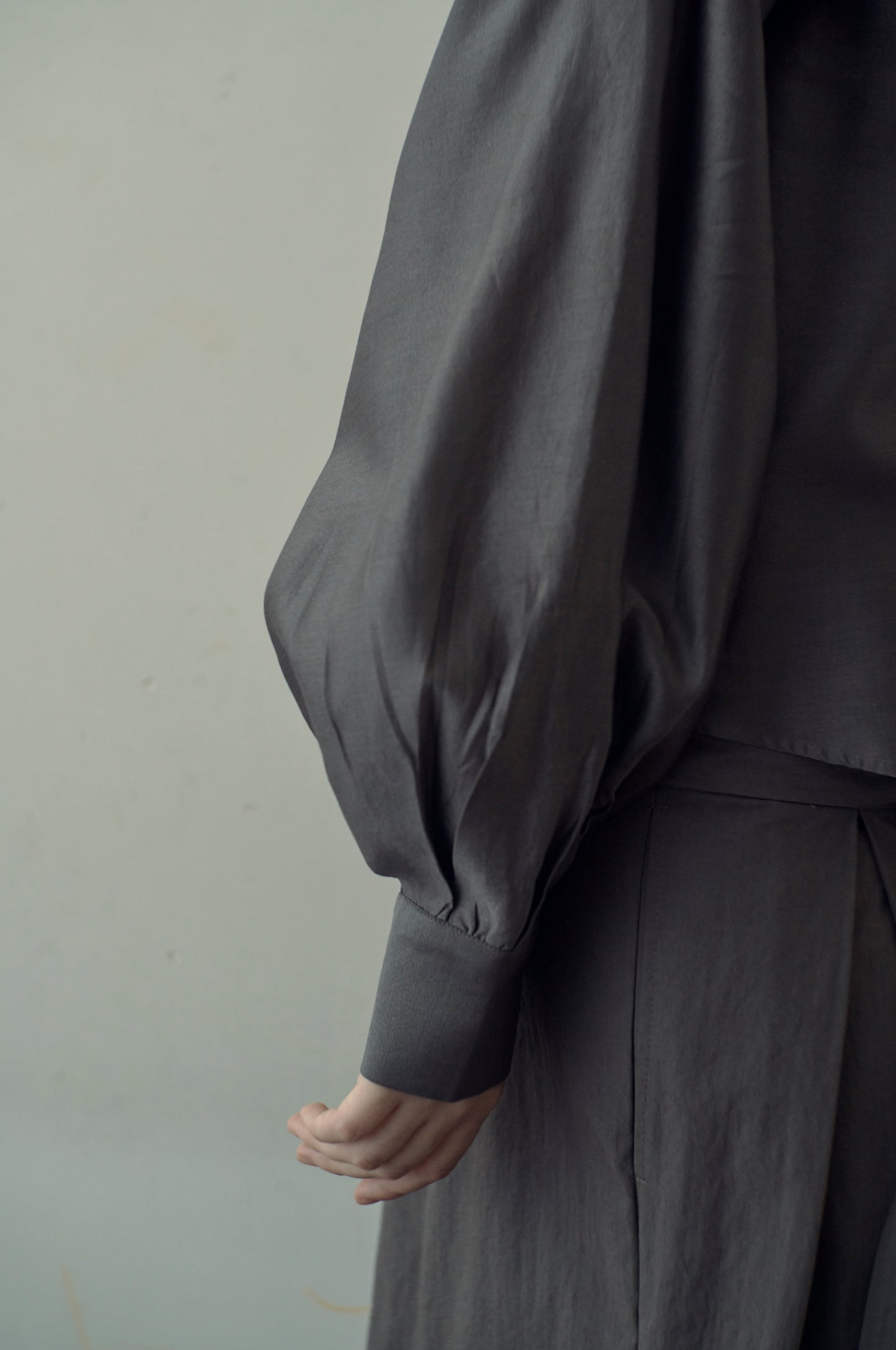STANDARD / chanderi silk | PUFF SLEEVE BLOUSE gray