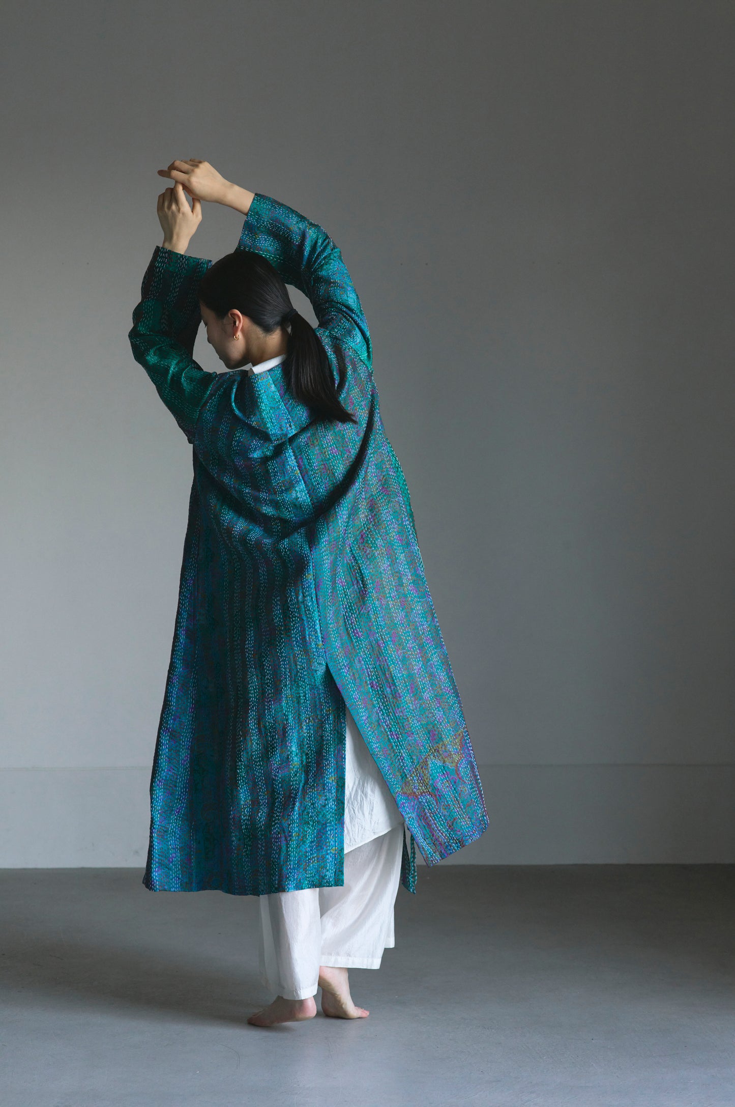 KANTHA｜NO COLLAR ROBE