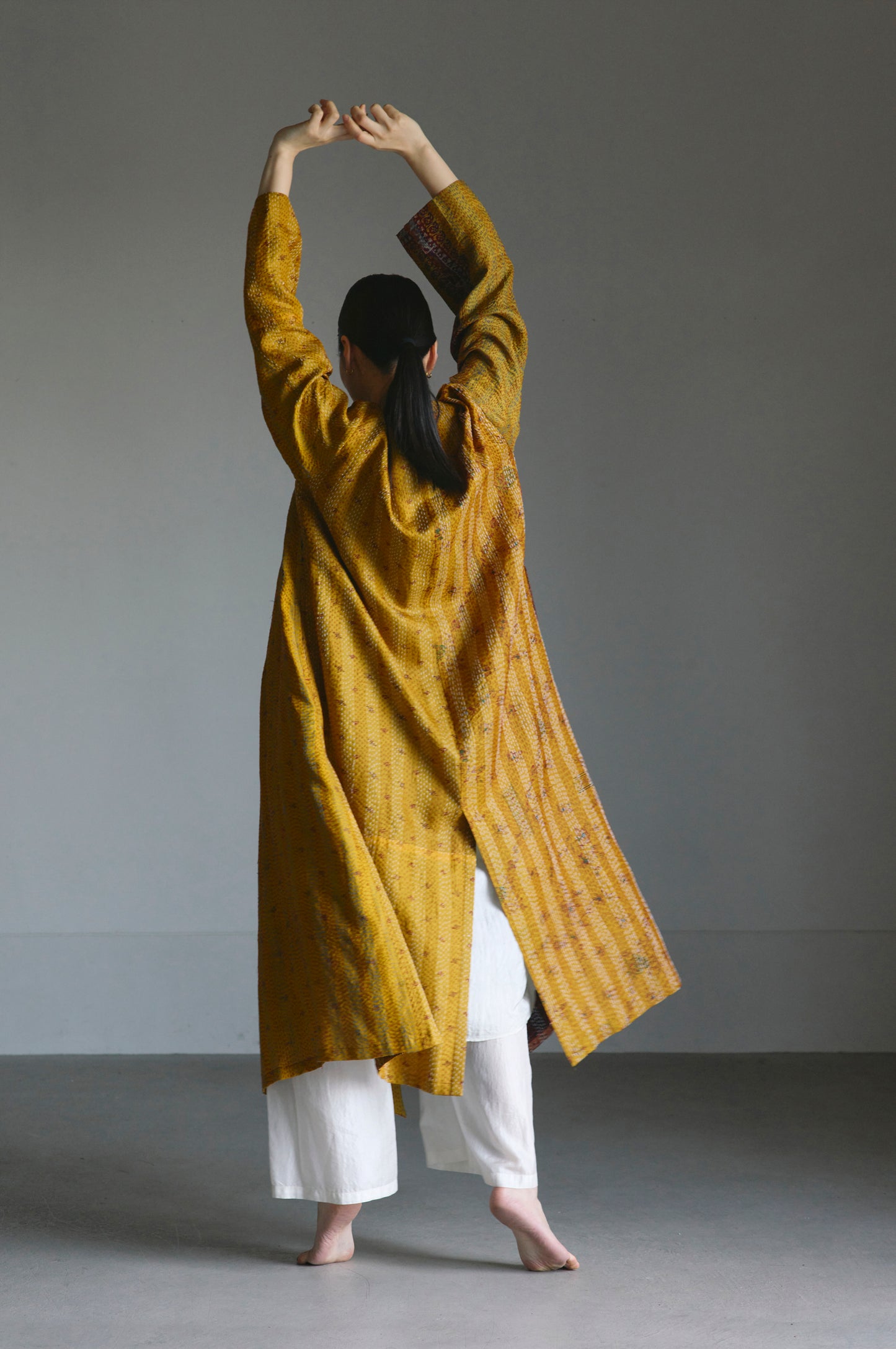 KANTHA｜NO COLLAR ROBE