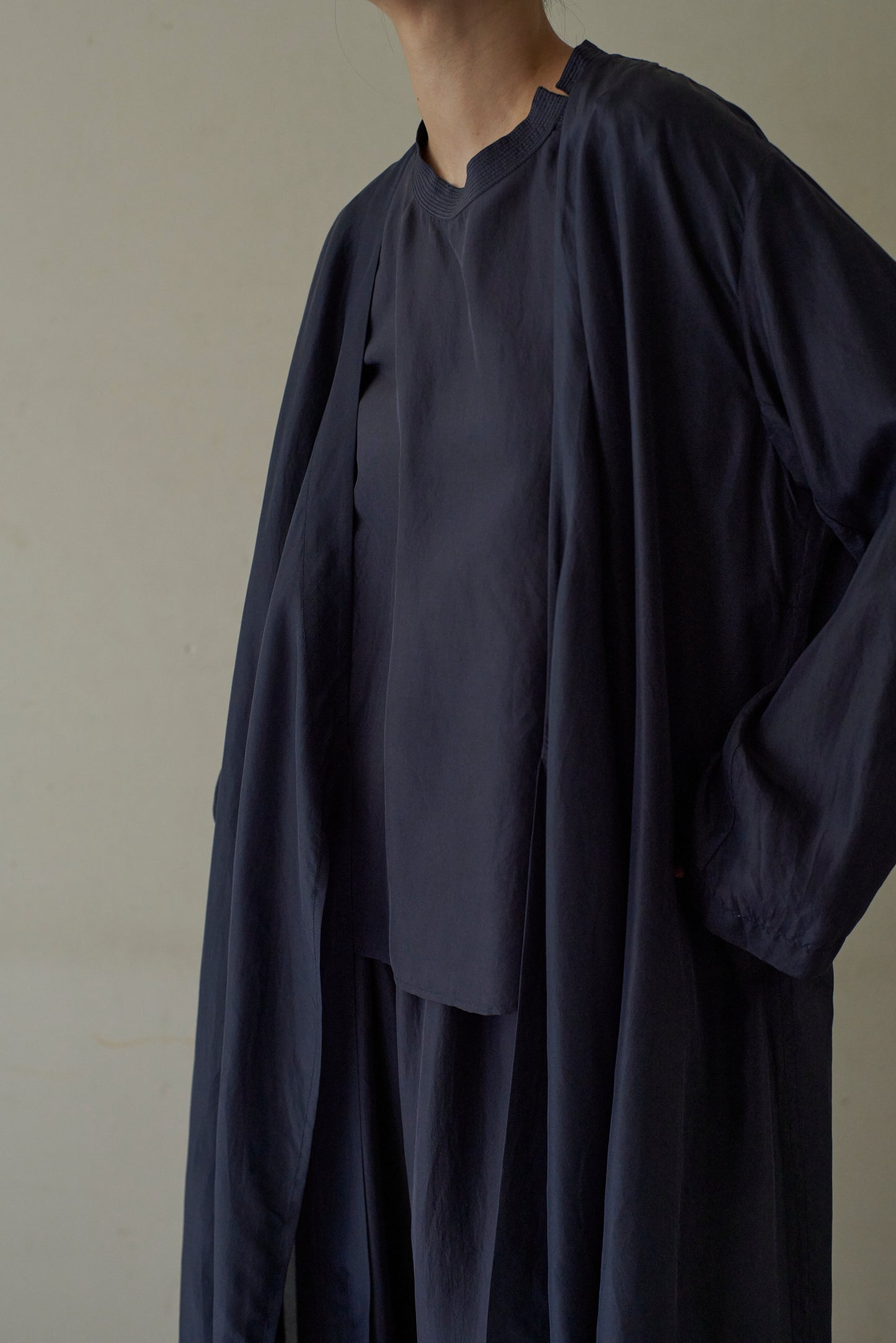 BANGALORE SILK | NO COLLAR ROBE / COUNTERPOINT
