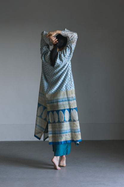LIMITED BLOCK PRINT | NO COLLAR ROBE