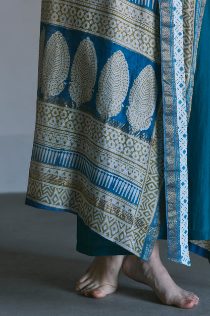 LIMITED BLOCK PRINT | NO COLLAR ROBE