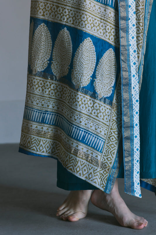 LIMITED BLOCK PRINT | NO COLLAR ROBE
